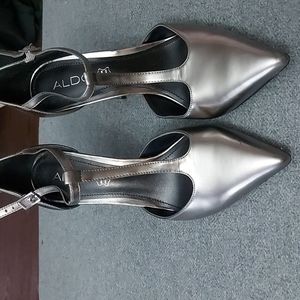 Aldo Size 8 T-Strap Heels Metallic Pewter Grey